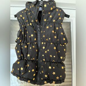 Healthtex black gold stars zippered puffer vest, great condition, wide stitch,3T